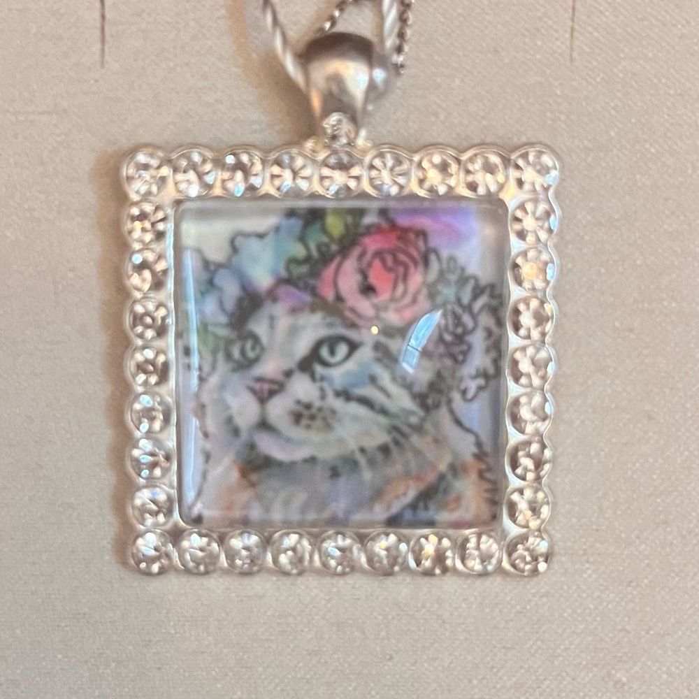 NWT Violet Cottage Pendant Necklace Cat With Floral Crown Silver Tone Faux Pearl